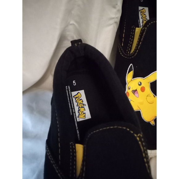 2016 Pokemon Pikachu Slip On Canvas Upper Shoes Size 5 Black Nintendo Game Freak - Picture 2 of 4